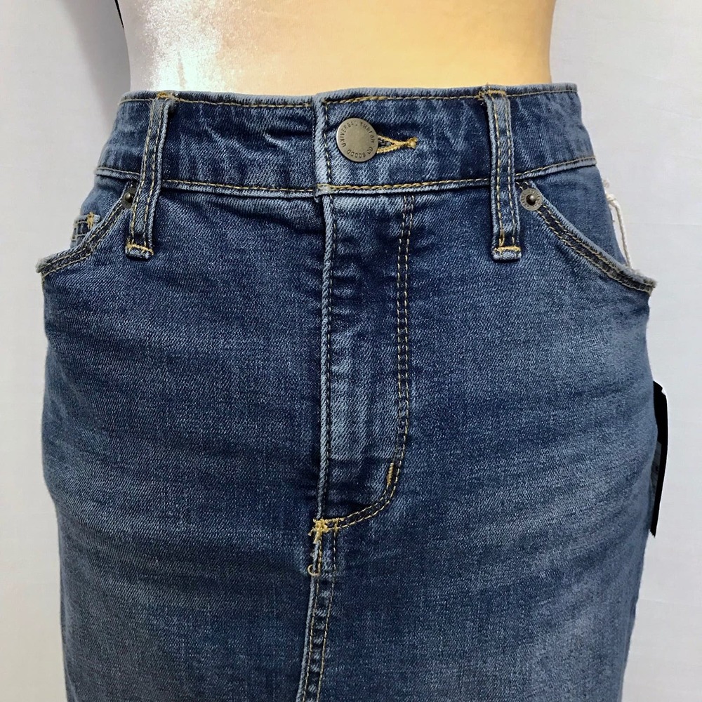 ❌SOLD❌ Universal Thread NWT Mini Jean Skirt Women 8/29 - Picture 3 of 11